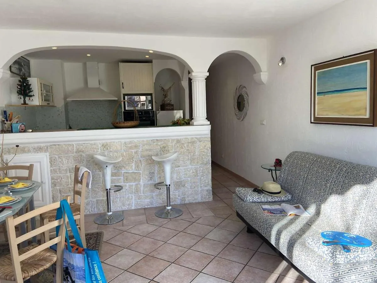 Appartement Climatise 2 Pieces, 4 Couchages, A Frejus, Proche Plage Et Commerces, Parking Securise - Fr-1-226A-122 0*, Frejus