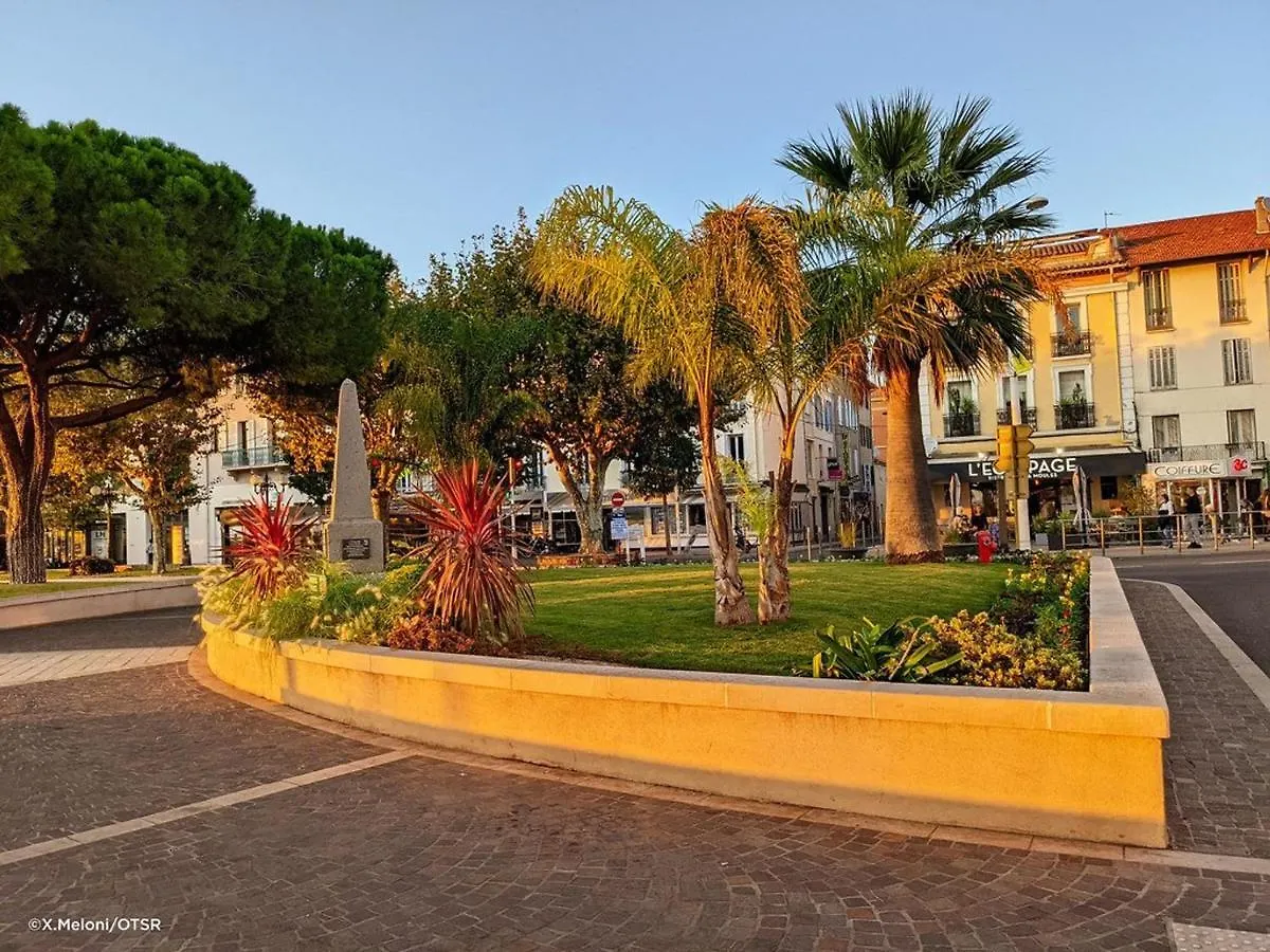 Appartement Climatise 2 Pieces, 4 Couchages, A Frejus, Proche Plage Et Commerces, Parking Securise - Fr-1-226A-122 Frejus