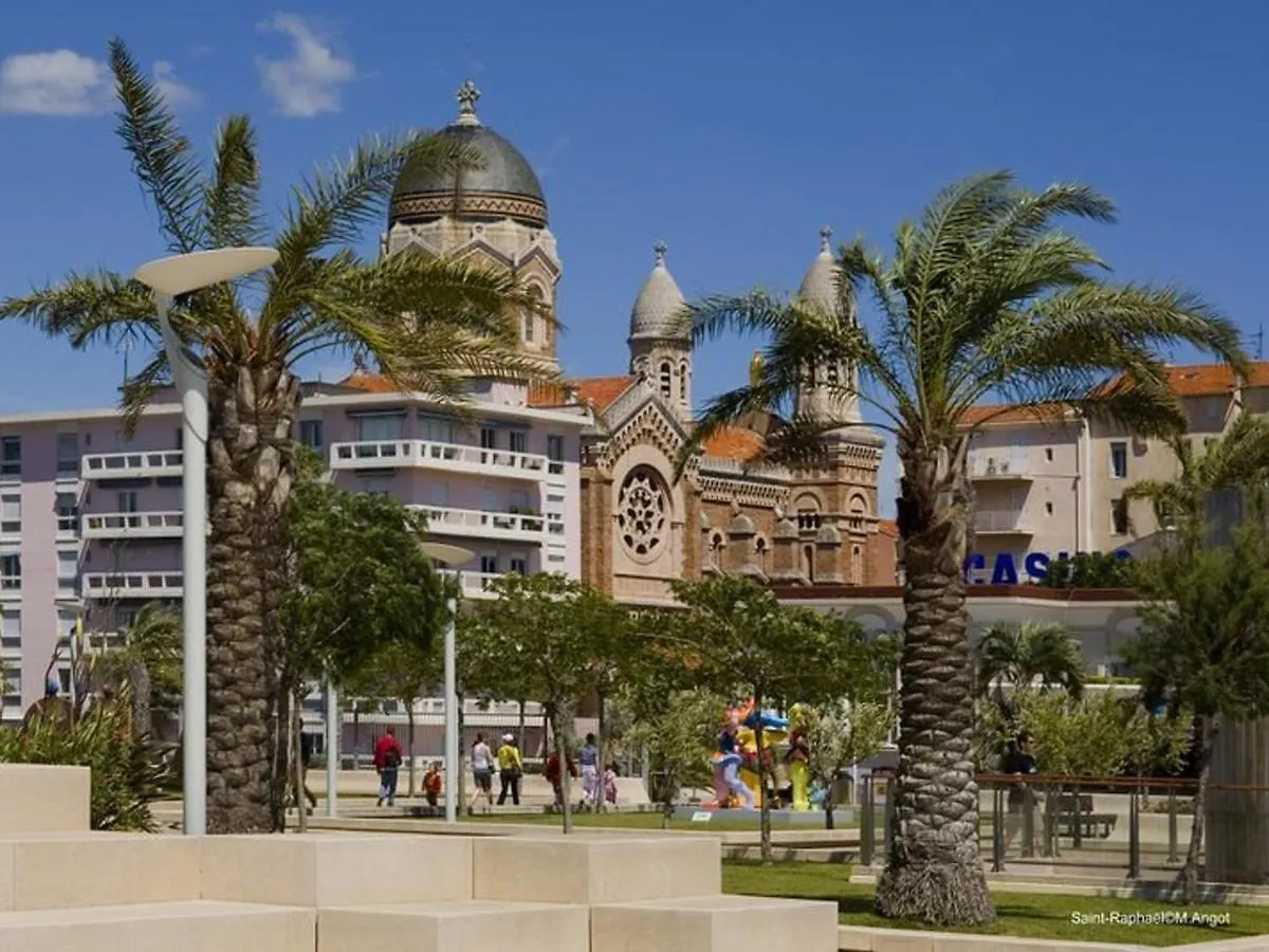 Apartment Appartement Climatise 2 Pieces, 4 Couchages, A Frejus, Proche Plage Et Commerces, Parking Securise - Fr-1-226A-122